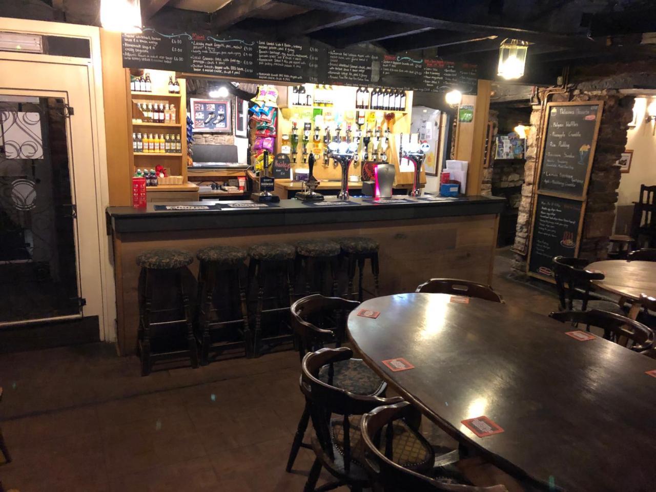 The Crosskeys Inn Usk Eksteriør billede