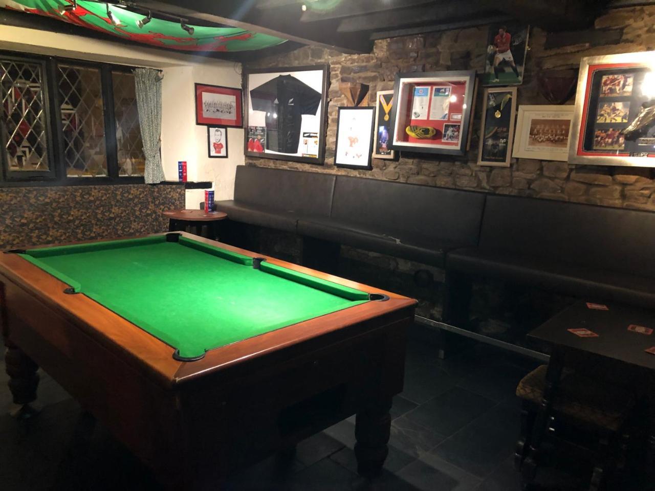 The Crosskeys Inn Usk Eksteriør billede